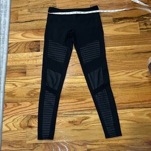 ALO Yoga Black Leggings with Subtle Logo